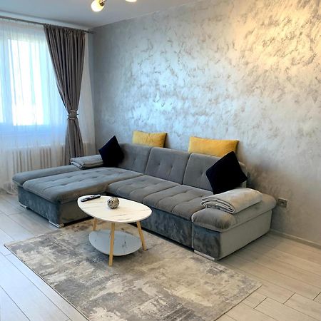 Victoriei Boulevard Private Apartment Braşov Exteriör bild