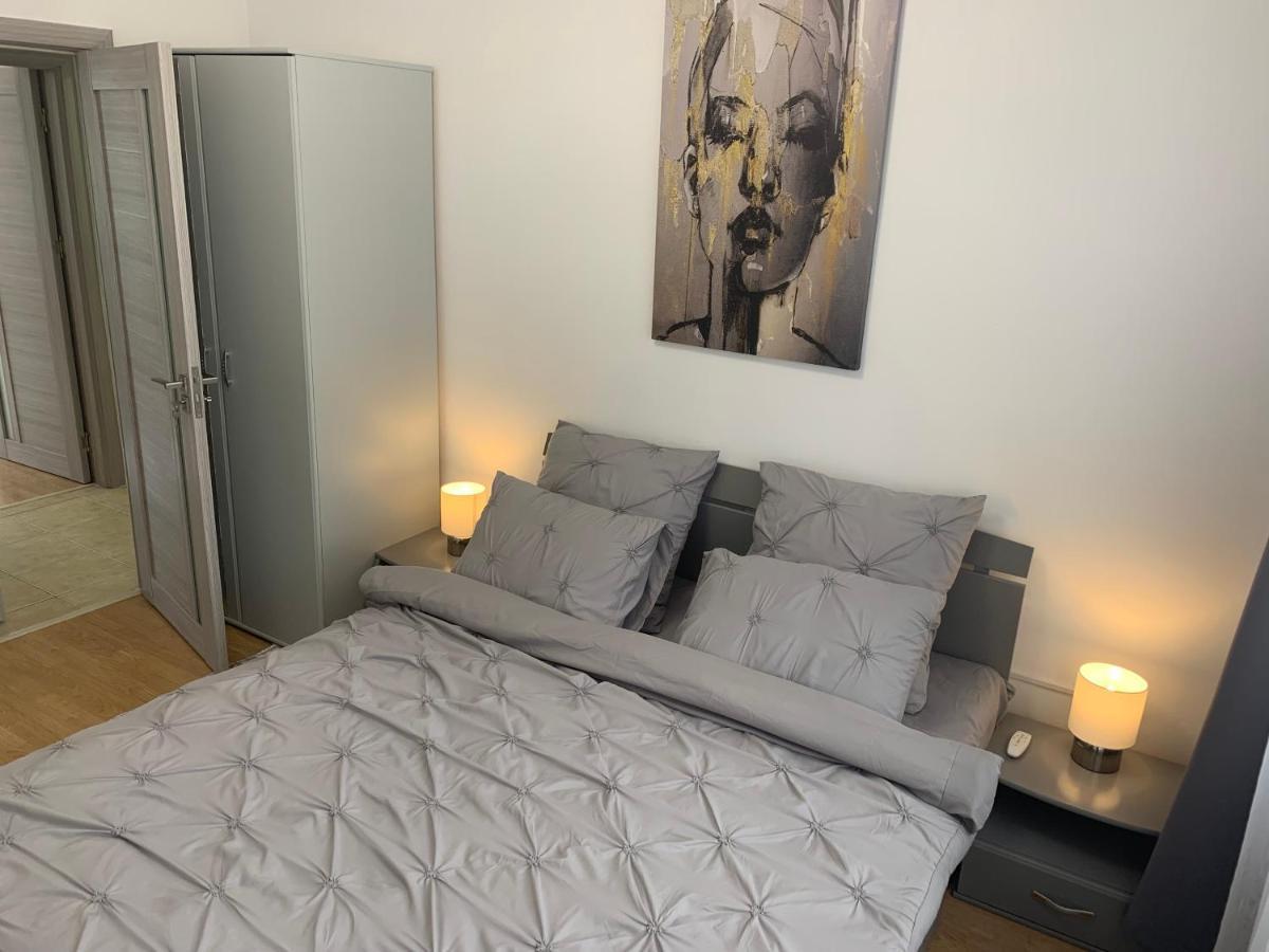 Victoriei Boulevard Private Apartment Braşov Exteriör bild