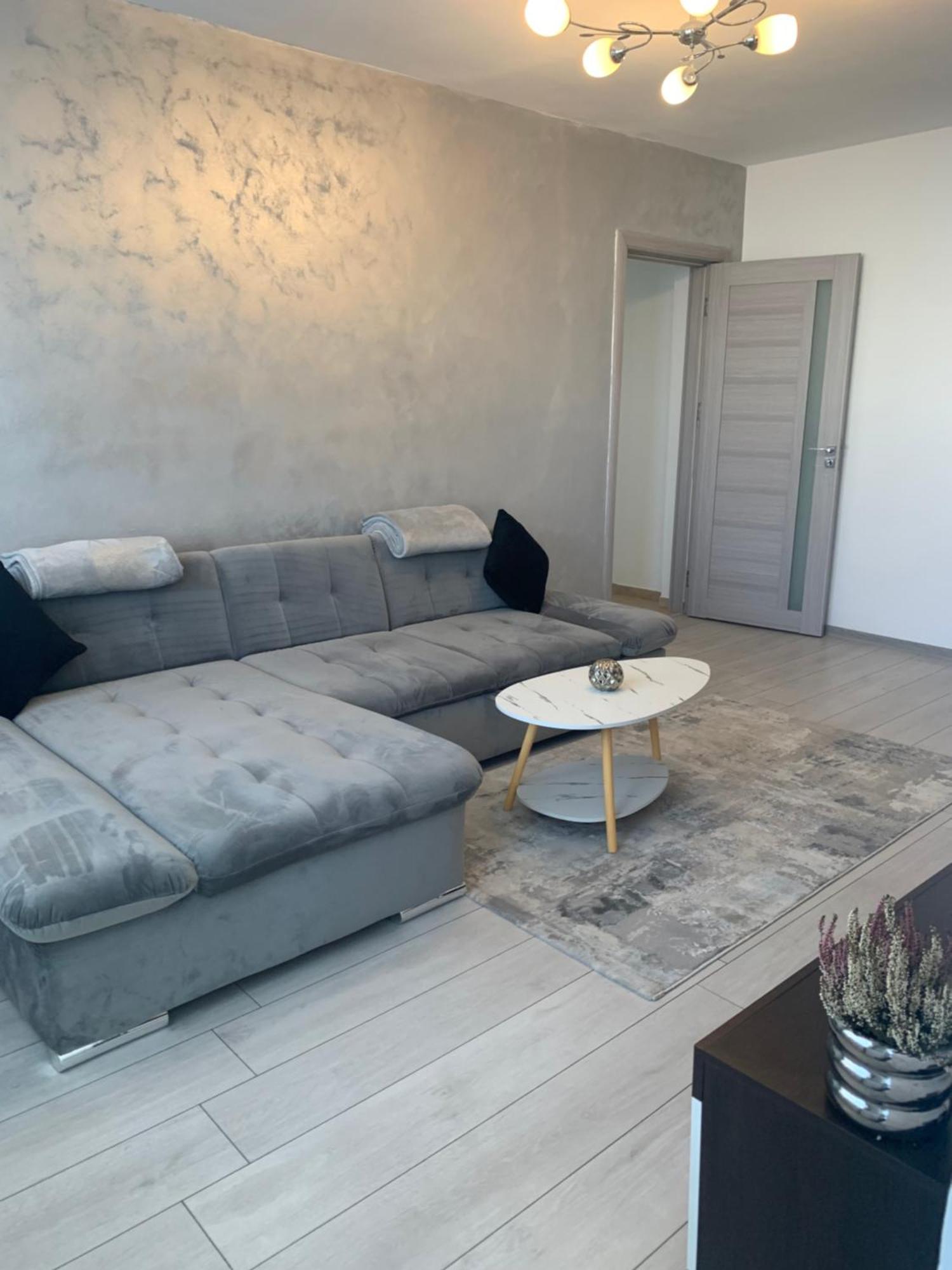 Victoriei Boulevard Private Apartment Braşov Exteriör bild